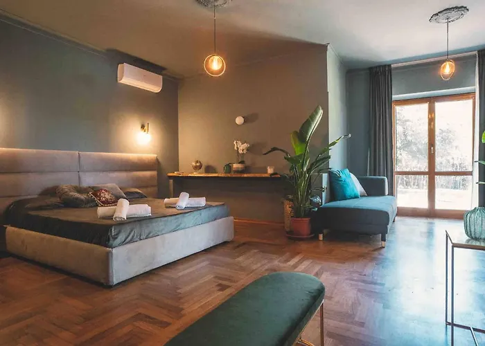 Villa Elena - Luxury Mansion In