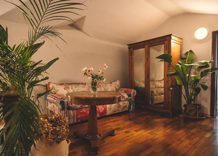 Elena - Luxury Mansion In